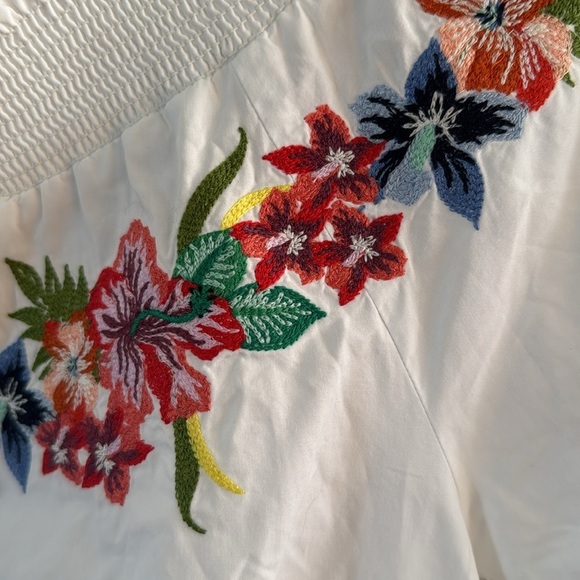 Talbots Embroidered Floral White Cotton Top size Medium - Picture 3 of 5